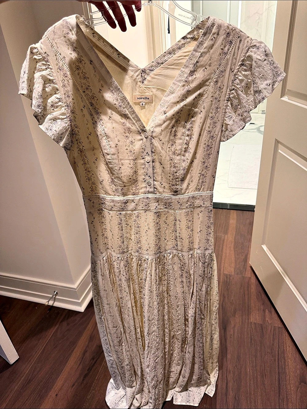sorella Floral Maxi Dress in Cream Size 2 Like New - Picture 2 of 5
